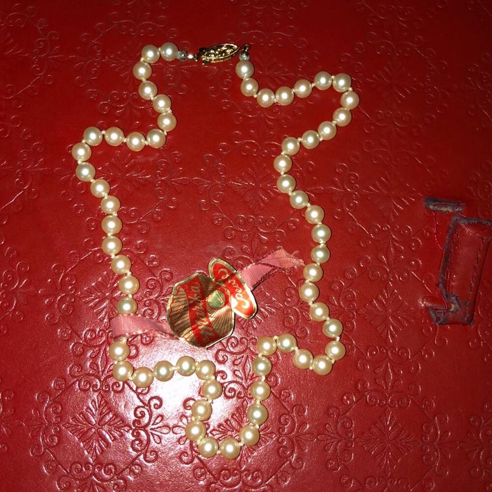 Marika Vintage Old Money Preppy Scandi RomCom Coquette 17” Marika Pearl Necklace